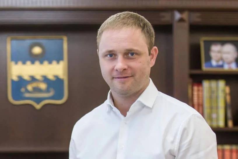 Василий Швец покидает должность глава Анапы Мэр города-курорта написал заявление на увольнение со своей должности. По предварительным данным, он идёт на повышение. Его отставку приняли депутаты городского совета. Сейчас решается вопрос, кто будет временно исполнять обязанности главы Анапы.