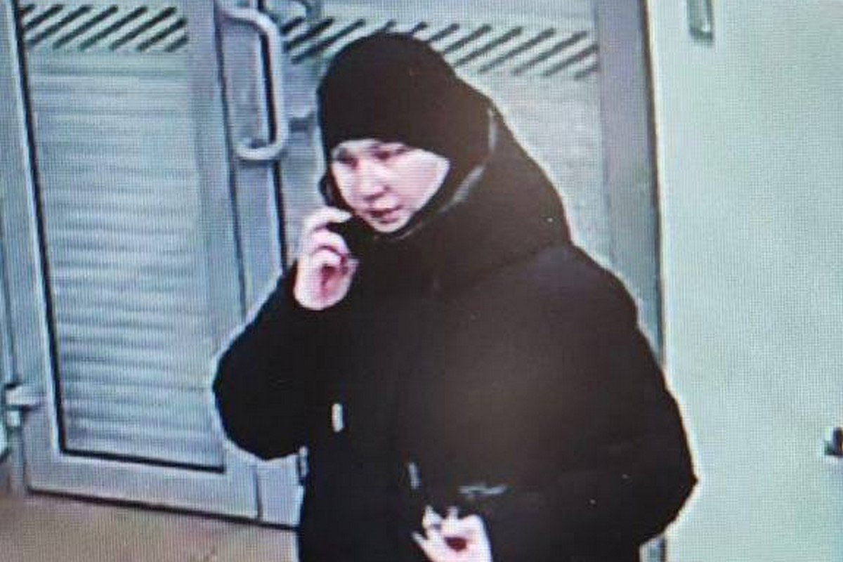 Молодая норильчанка рыдала, когда узнала, что ее развели мошенники. Проходимец написал ей в телеграме, выманил миллион рублей. А через два месяца аферист снова написал ей. И цинично так заявил: может вернуть все деньги назад. Только нужно одно условие выполнить – поджечь банкомат. И даже перевел ей 5 тысяч рублей на покупку спичек и легковоспламеняющейся жидкости. На 23-летнюю девушку завели уголовное дело за умышленное уничтожение чужого имущества. А это – до пяти лет лишения свободы. Во-вторых, сумма ущерба составила более 800 тысяч рублей. И после того, как приговор вступит в законную силу, владелец банкомата наверняка подаст иск на возмещение материального ущерба. : прокуратура