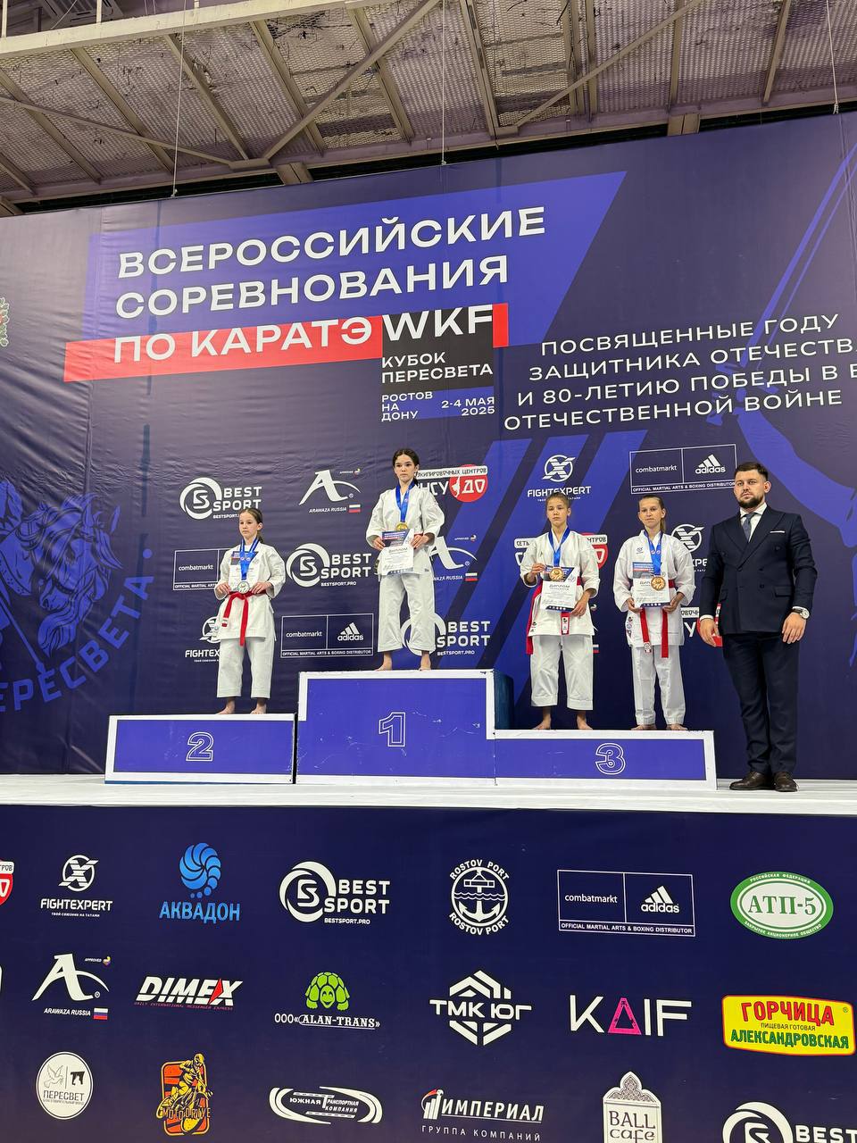 Каратистка из Бердянска завоевала бронзу на "Кубке Пересвета" в Ростове-на-Дону София Напрасная, воспитанница спортивного клуба "Вортекс", заняла третье место на Всероссийских соревнованиях по каратэ, которые проходили 3-4 мая и были посвящены 80-летию Великой Победы. На турнире участвовало более 800 спортсменов из 30 регионов России. От СК "Вортекс" выступили 5 спортсменов в составе сборной Запорожской области. Гордимся землячкой Срочно Бердянск‼ Наш бот