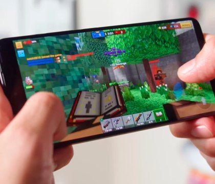 Серия POCO F8 будет представлена 26 ноября Ultra производительность и звук от Bose После публикации первого тизера серии смартфонов POCO F8 ждать объявления даты презентации долго не пришлось Новые устройства будут представлены 26 ноября 2025 года Дизайн новинок компания пока не раскрыла Официальных подробностей о начинке тоже немного