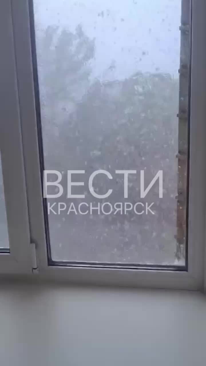 Сильный град и ливень обрушились на Красноярск