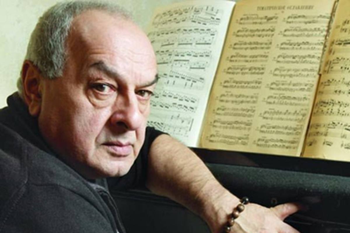 Ушёл из жизни советский и российский композитор Левон Оганезов Накануне 13 декабря скончался известный пианист после тяжёлой и продолжительной болезни онкологии Об этом стало известно из публикации на его странице в социальных сетях Музыканту был 84 год до юбилейной даты он не дожил менее 14 дней