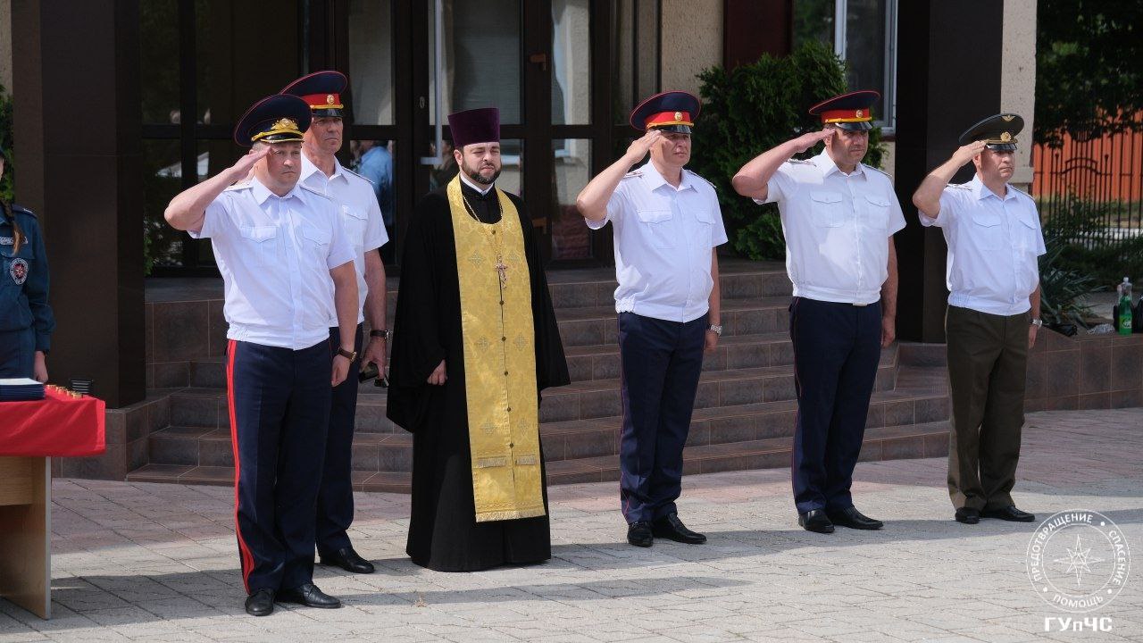 Диплом — в руках, путь — к подвигам! На плацу МВД 22 выпускника Слободзейского политеха получили дипломы и официально стали бойцами пожарно-спасательной службы. Поздравления, форма, медали, напутственные слова и немного слёз от родных — всё как положено. Вперёд — спасать жизни и делать мир безопаснее!