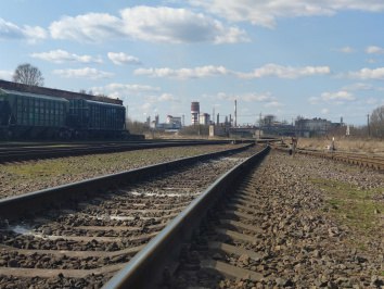 Стоимость отстоя вагонов выросла в 2 5 раза с начала года Парковка грузовых вагонов подорожала к августу в среднем в 2 5 раза с начала года до 23 24 тыс руб в месяц в зависимости от региона из за дефицита мест для отстоя подсчитали в Институте проблем естественных монополий Подробнее