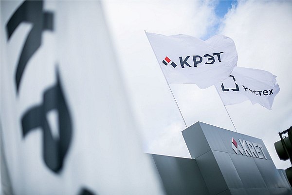 Ростех впервые в Дубае представил бортовой радиолокационный комплекс Арбалет АМ Концерн Радиоэлектронные технологии провел международную премьеру новейшего бортового радиолокационного комплекса БРЛК Арбалет АМ для вертолетов и самолетов на Международном авиасалоне Dubai Airshow 2025 Изделие оснащено радиолокационной станцией с активной фазированной антенной решеткой АФАР отличается повышенной скрытностью работы и использованием технологий искусственного интеллекта Также оборудование обеспечивает возможность управления беспилотниками Об этом сообщает AVIA RU Арбалет АМ способен эффективно выполнять задачи в сложной помеховой обстановке благодаря высокой скрытности работы При этом сохраняется дальность обнаружения целей что актуально в современных условиях aviaru net n289860