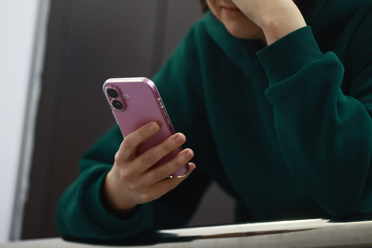 Осенью появится перечень россиян с самозапретом на азартные игры Его будет вести Единый регулятор азартных игр он будет утверждать порядок доступа к реестру организаторов ставок и тотализаторов Включенные в список россияне смогут отменить самозапрет и получить возможность делать ставки не раньше чем через год после его установления Вечерка в MAX Розыгрыш сертификатов