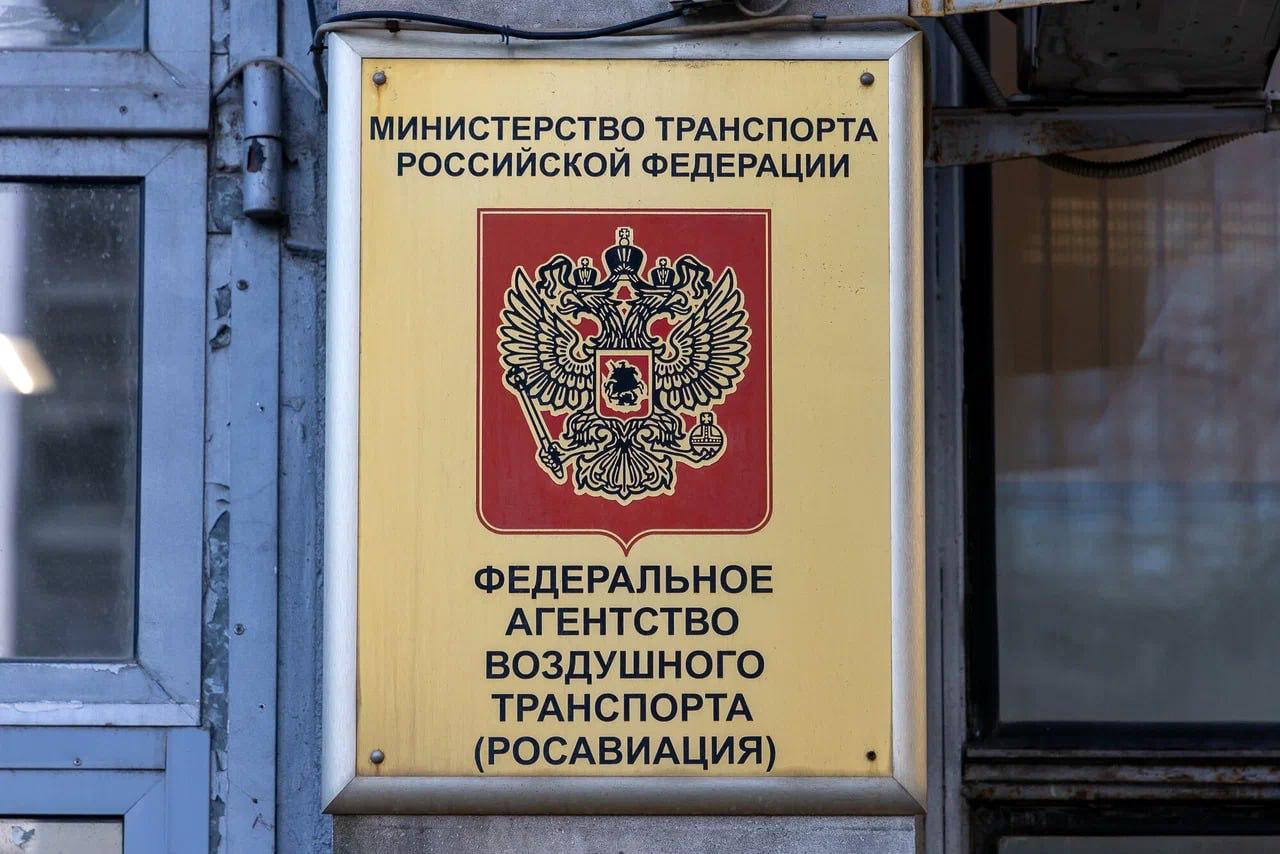 11 261 заявлений на регистрацию дронов массой 0 15 30 кг подано в Федеральное агентство воздушного транспорта в июле текущего года Отмечая существенное увеличение спроса на учёт беспилотников в ведомстве подчёркивают что данная госуслуга стала самой востребованной из 43 оказываемых Росавиацией Учёт БПЛА обязателен для безопасности полётов Срок обработки заявки занимает до 10 дней по результату выдаётся свидетельство с указанием типа серийного номера аппарата и других данных Процедура бесплатная отсутствие регистрации влечёт штраф Всего в минувшем месяце агентство приняло 22 781 заявлений 8 554 на бумаге 13 712 через Единый портал госуслуг 516 по электронной почте