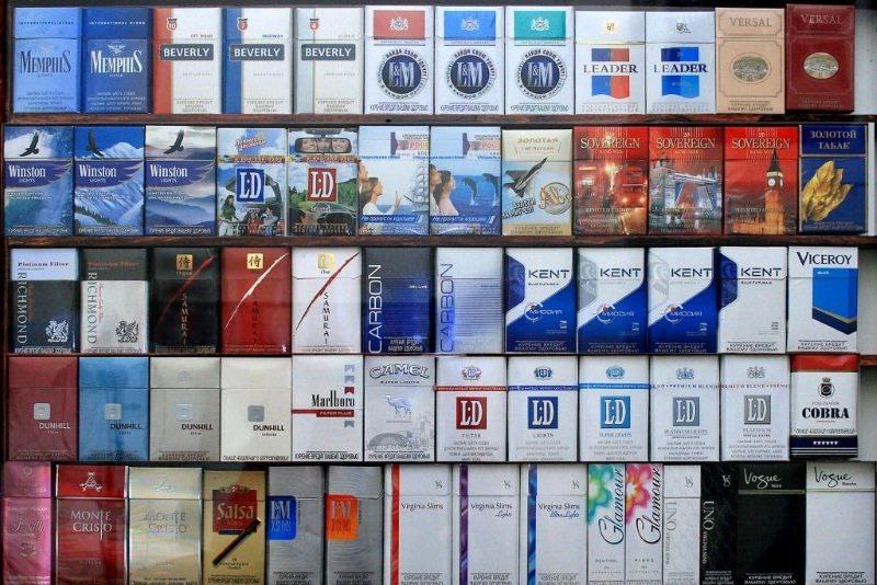 В Молдове выросли акцизы на табак С января 2026 года акцизы на табачную продукцию в Молдове в среднем повышены на 10 это предусмотрено поправками в Налоговый кодекс Акциз на сигареты с фильтром и без него увеличен до 1189 57 лея 13 но не менее 1595 53 лея за 1 тысячу штук Для сигар и сигарилл ставка составляет 41 с тем же минимальным порогом Выросли акцизы на курительный и тонкорезанный табак табачные стики и продукцию для электронных сигарет Последние подорожали на 15 MIR24MOLDOVA Подпишись