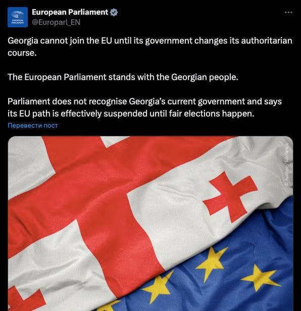В Европарламенте заявили, что не признают нынешнее правительство Грузии и исключают возможность вступления страны в ЕС, пока власти не откажутся от авторитарной политики. «Грузия не станет членом Евросоюза, если ее руководство не изменит курс. Европарламент поддерживает грузинский народ и отказывается признавать текущее правительство. Путь страны в ЕС фактически заблокирован до проведения свободных и честных выборов», — подчеркнули в заявлении.