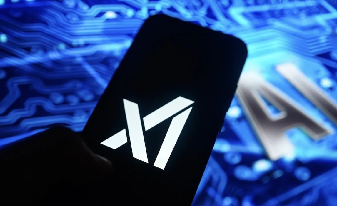 ИИ-стартап Илона Маска xAI привлек $10 млрд Компания xAI Илона Маска завершила привлечение $5 млрд долгового финансирования и ещё $5 млрд в виде стратегических акционерных инвестиций. Об этом говорится в сообщении, опубликованном в аккаунте Morgan Stanley в соцсети X. Имена и доли инвесторов не раскрываются. Стартап в области искусственного интеллекта планирует использовать средства для расширения инфраструктуры ИИ через строительство центров обработки данных в условиях растущей конкуренции в отрасли. Долговое финансирование включает обеспеченные облигации и срочные кредиты, при этом размещение было переподписано с участием крупных глобальных долговых инвесторов, отметили в банке. В начале июня источники Reuters сообщили, что xAI вела переговоры о привлечении около $20 млрд акционерного капитала, что могло бы оценить компанию более чем в $120 млрд.
