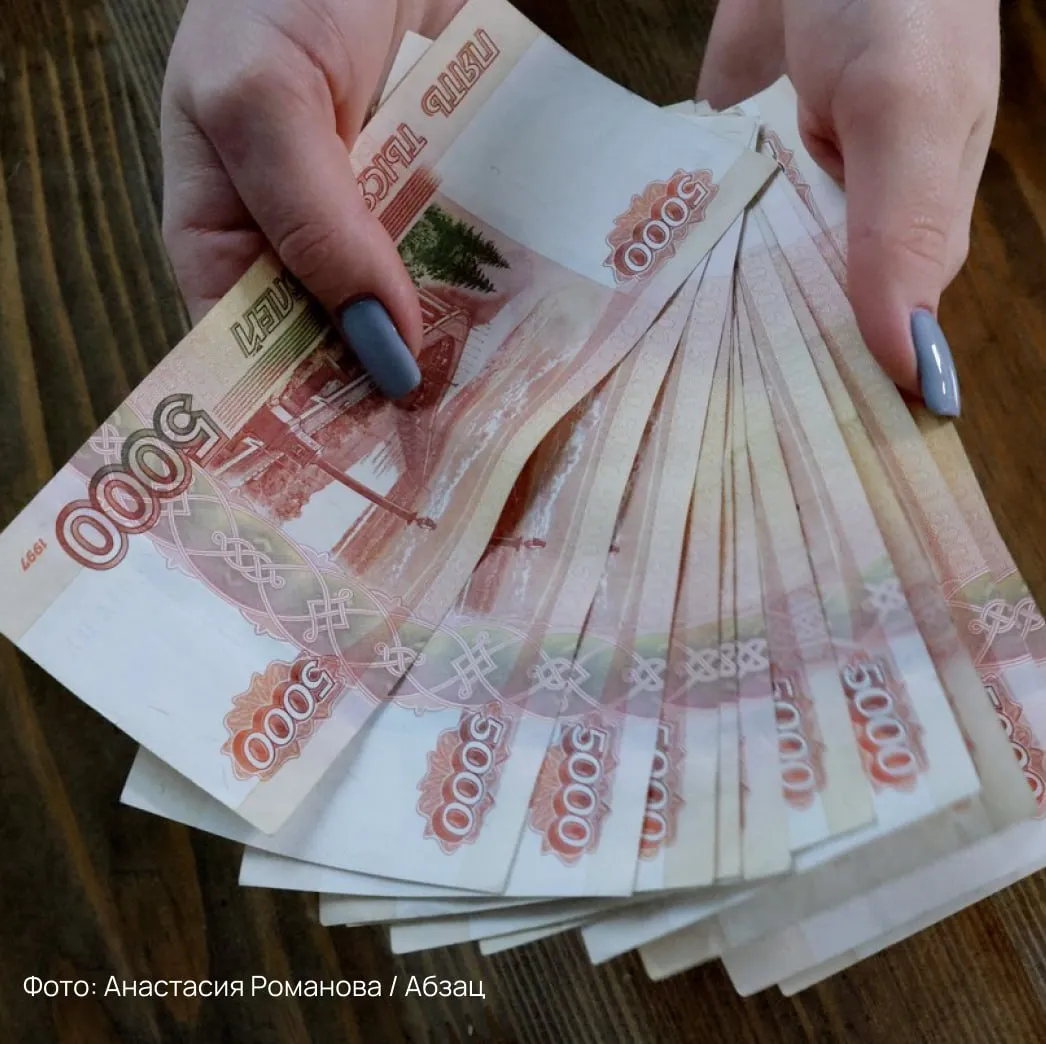 Разрыв в зарплатах мужчин и женщин обновил 13 летний рекорд В среднем доходы представительниц прекрасного пола на предприятиях были ниже на 33 7 пишет ТАСС Регионы в которых фиксируется максимальная разница Мурманская область Забайкалье и Еврейская АО Минимальный разрыв замечен в Ингушетии КБР Ивановской области на Алтае и в Северной Осетии   Подпишитесь на Абзац в Максе