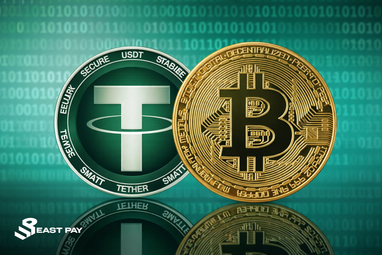 Tether докупила 8 888 BTC в канун Нового года В конце декабря Tether приобрела 8 888 биткоинов примерно на 780 млн Покупка стала частью стратегии компании каждый квартал до 15 прибыли направляется на наращивание BTC резервов Сейчас кошелёк Tether входит в число крупнейших держателей биткоина наряду с Binance и Bitfinex Снижение баланса BTC в 2025 году породило слухи о распродаже активов однако глава Tether Паоло Ардоино пояснил что часть средств была переведена в Twenty One Capital На 1 января компания владела 43 514 BTC занимая третье место среди публичных держателей биткоина На фоне общего тренда Tether также наращивает золотые резервы в III квартале 2025 года компания приобрела 26 тонн золота увеличив общий объём до 116 тонн При этом рейтинговое агентство S P понизило оценку USDT указав на риски прозрачности и концентрации активов   По вопросам обмена криптовалюты обращайтесь к нашему менеджеру East Pay Экономика