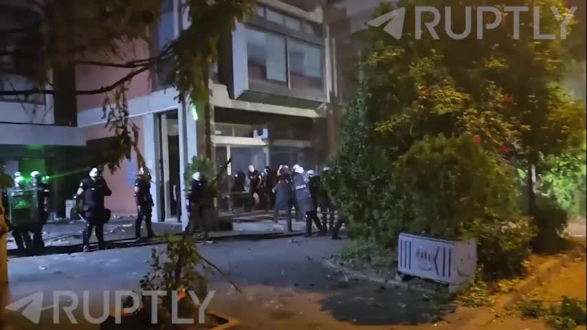 Протесты в Сербии: пострадавшие среди полицейских и граждан