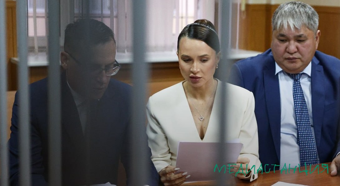 Заседание по делу Лерчек перенесли на март организм блогерши дал сбой аккурат перед встречей с судьей Беременная Чекалина по словам юристов с трудом передвигается по дому у нее отказала нога Врачи прописали строгий постельный режим Иронично человек годами продававший марафоны здоровья и успеха на своем примере демонстрирует что стресс и жизненные неприятности не лечатся ни протеиновым смузи ни позитивным мышлением mediastanciacom