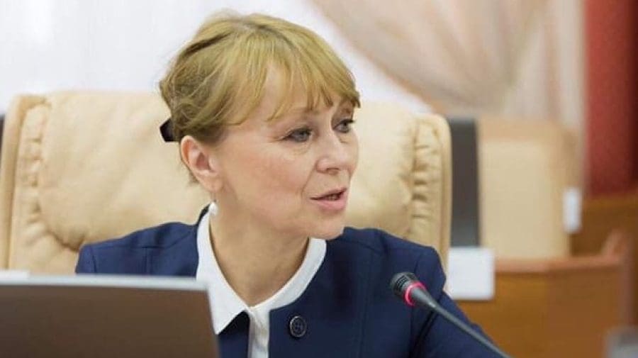 В Молдове отменяют должность врача нарколога Министр здравоохранения Алла Немеренко заявила что специальность врача нарколога будет исключена из медицинской системы По её словам эта профессия советское наследие и не соответствует европейским стандартам Пациентов с зависимостями теперь будут лечить психиатры и специалисты по психическому здоровью как это принято в странах ЕС  Подпишись на GRT