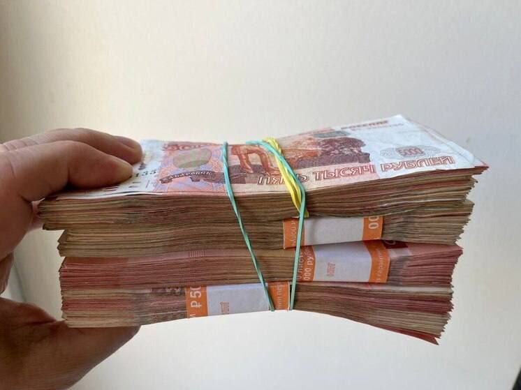 Владивосток друзья поссорились один потребовал вернуть 2 миллиона включая подарки на день рождения Истец перевёл приятелю больше 2 1 млн рублей разными суммами от 500 тысяч до 7 5 рубля В иск включил всё совместные траты помощь и даже деньги подаренные на день рождения Ответчик настаивал переводы добровольные он тоже отправлял деньги в ответ Суд не нашёл оснований для взыскания Первореченский районный суд отказал в иске полностью средства не неосновательное обогащение а результат дружеских отношений Даже если дружба дала трещину миллионы назад не отдают Подпишись на ПРИМОРЬЕ LIVE