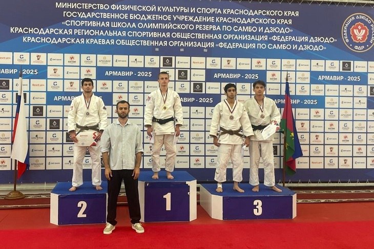 Волгоградские дзюдоисты показали отличный результат на чемпионате ЮФО, завоевав семь медалей Золото: Анастасия Антонова до 78 кг . Серебро: Любовь Березенко 52 кг , Любовь Астамирова 70 кг . Бронза: Ксения Мишина 52 кг , Амин Джафаров до 60 кг , Дамир Бабаев до 60 кг , Рамазан Шахнавазов до 81 кг . Турнир вновь подтвердил высокий уровень подготовки волгоградских спортсменов. События по-волгоградски #по_волгоградски