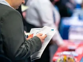 StatCan в апреле уровень безработицы вырос до 6 9 экономика потеряла 18 000 рабочих мест В прошлом месяце уровень безработицы в Канаде вырос до 6 9 экономика лишилась 18 000 рабочих мест в то время как число людей активно ищущих работу увеличилось Вместе с тем экономисты рассчитывают на восстановление рынка труда когда ситуация с тарифами прояснится nbsp По данным Statistics торонтовка новости   torontovka com news canada 2026 05 08 161693 html Заказать рекламу в канале   Прислать видео в канал