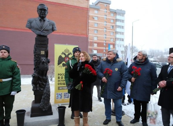 В Иркутске торжественно открыли бюст разведчика и дипломата Вячеслава Трубникова Скульптурное изображение появилось на перекрестке улиц Волгоградской и Муравьева    Читать подробнее на сайте...