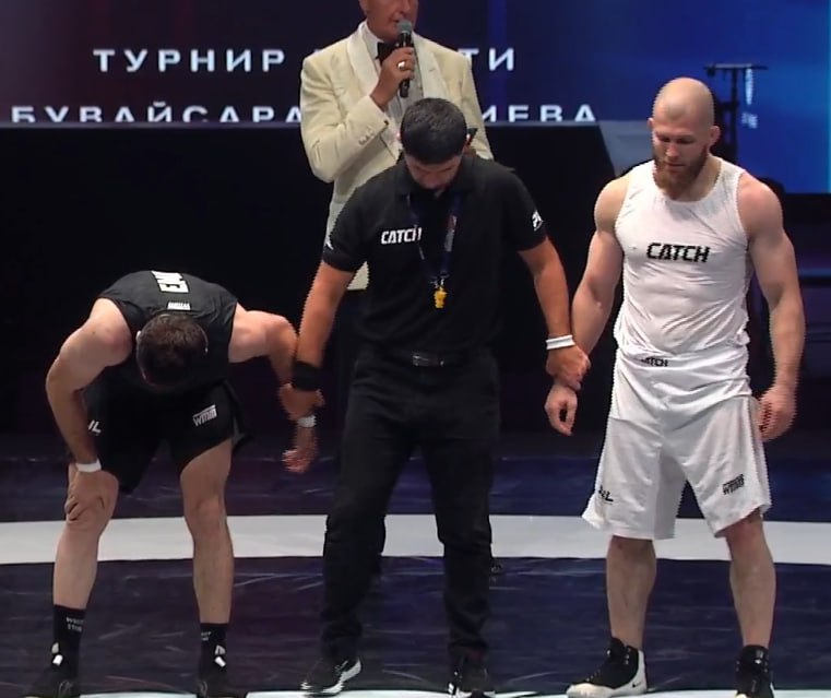 Юсуф Раисов побеждает Мухаммада Эминова со счетом 14:4 на турнире PWL Catch 01 Эминов получил травму в первом периоде, поэтому схватка была особо неконкурентной.