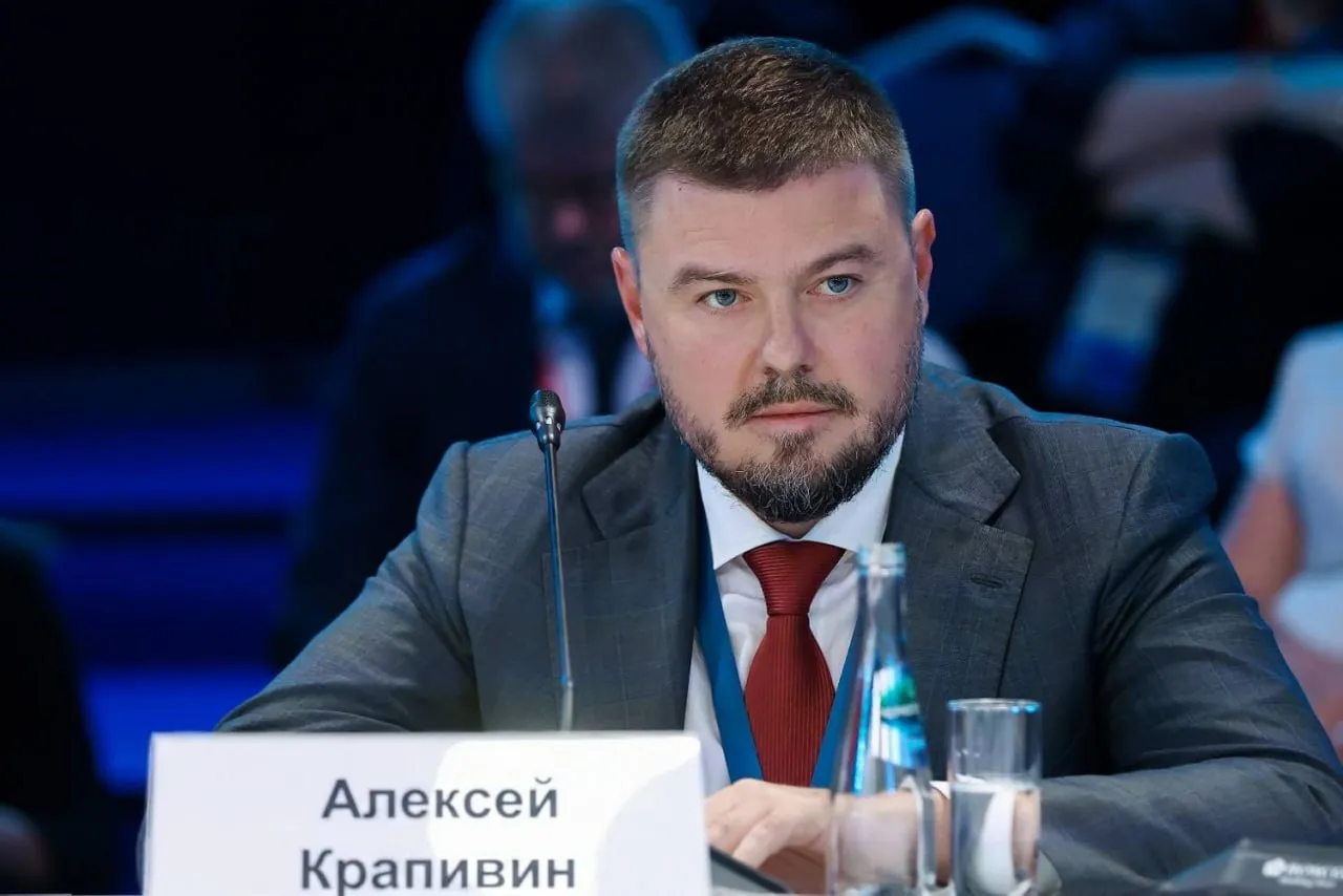 Алексей Крапивин избран президентом Федерации кёрлинга России Решение приняли сегодня на отчётно выборной конференции Срок полномочий Крапивина составит четыре года С 2010 года пост главы федерации занимал Дмитрий Свищёв news matchtv Наш канал в MAX Федерация кёрлинга России