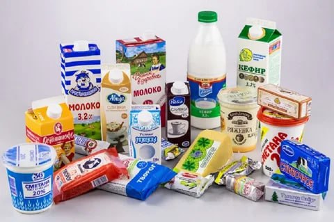 Молочка дорожает россияне урезают расходы За последний год цены на молочные продукты в России выросли в среднем на 25 В ответ на высокие затраты жители страны начали экономить на покупках молочной продукции Экономика Era Media