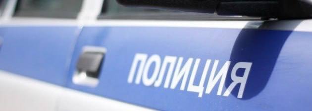 В Чите полицейские пресекли сбыт мефедрона в виде закладок Двое читинцев намеревались оборудовать в лесном массиве 90 тайников закладок Сотрудники Управления по контролю за оборотом наркотиков регионального УМВД в рамках оперативно профилактического мероприятия выявили факт незаконного оборота наркотических средств и задержали в лесном массиве на окраине Читы двух местных жителей 2006 и 2007 годов рождения которые намеревались оборудовать тайники закладки В результате осмотра места происшествия сотрудники полиции обнаружили и изъяли 90 свертков с веществом белого цвета Согласно заключению эксперта изъятое наркотическое средство является мефедроном общей массой более 100 граммов В ходе следствия установлено что один из злоумышленников на протяжении некоторого времени приобретал наркотики через сеть Интернет и распространял их на территории региона Для того чтобы оборудовать 90 тайников закладок он позвал своего друга для оказания помощи однако молодые люди были задержаны полицейскими За покушение на сбыт наркотиков следователем СЧ СУ УМВД России по Забайкальскому краю возбуждено уголовное дело по признакам преступления предусмотренного части 3 статьи 30 части 4 статьи 228 1 УК РФ Один из фигурантов помещен в следственный изолятор второму избрана мера пресечения в виде подписки о невыезде и надлежащем поведении Полиция Забайкалья в МАХ Полиция Забайкалья в ТГ