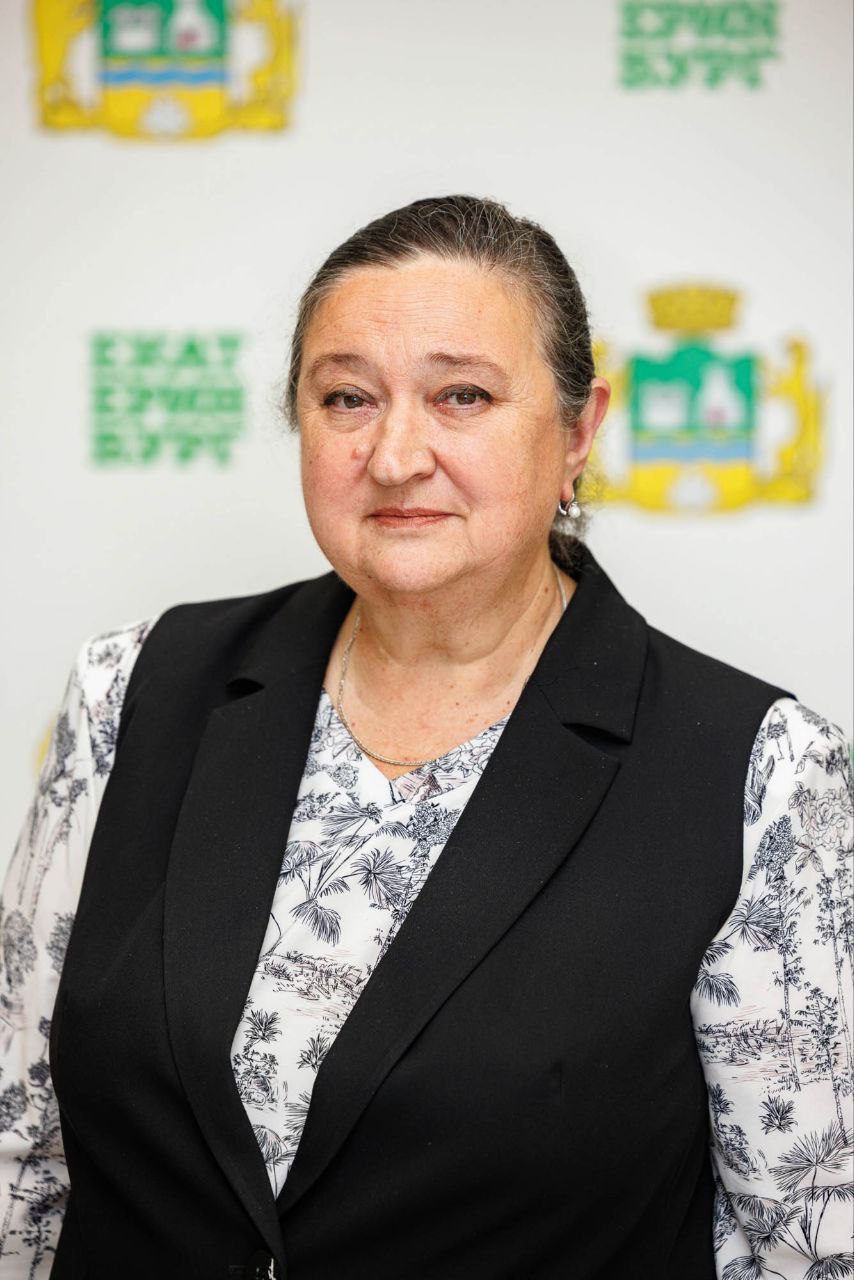 Новым замглавы Екатеринбурга по финансам стала Анна Турунцева. Об этом мэр Алексей Орлов объявил на утреннем совещании. Фактически, чиновница заняла пост вице-мэра после ухода Андрея Корюкова. Последний в феврале возглавил администрацию Кировского района. Анна Турунцева руководила департаментом финансов мэрии с 2017 года. В 2021-м она исполняла обязанности замглавы города по стратегическому планированию, вопросам экономики и финансам, когда с этой должности ушла Марина Андрусь. Фото: сайт администрации Екатеринбурга Новости из Екатеринбурга