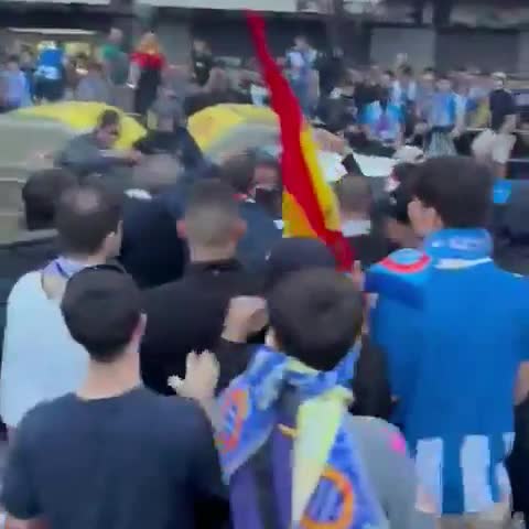 Автомобиль врезался в болельщиков перед матчем 'Эспаньол' и 'Барселона'