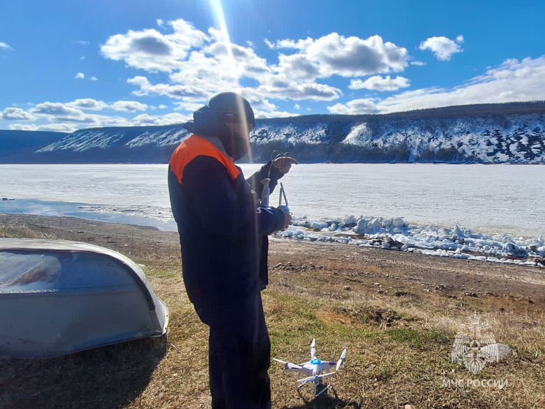 В Якутии проходит активный ледоход на реках, однако уровни воды существенно ниже критических отметок. Регион готовится к возможному подъему воды, используя современные средства мониторинга — беспилотники, авиацию и спутниковое наблюдение. Опасность подтоплений минимальна, население предупреждено и готово к возможным изменениям ситуации. #ДФО #ледоход