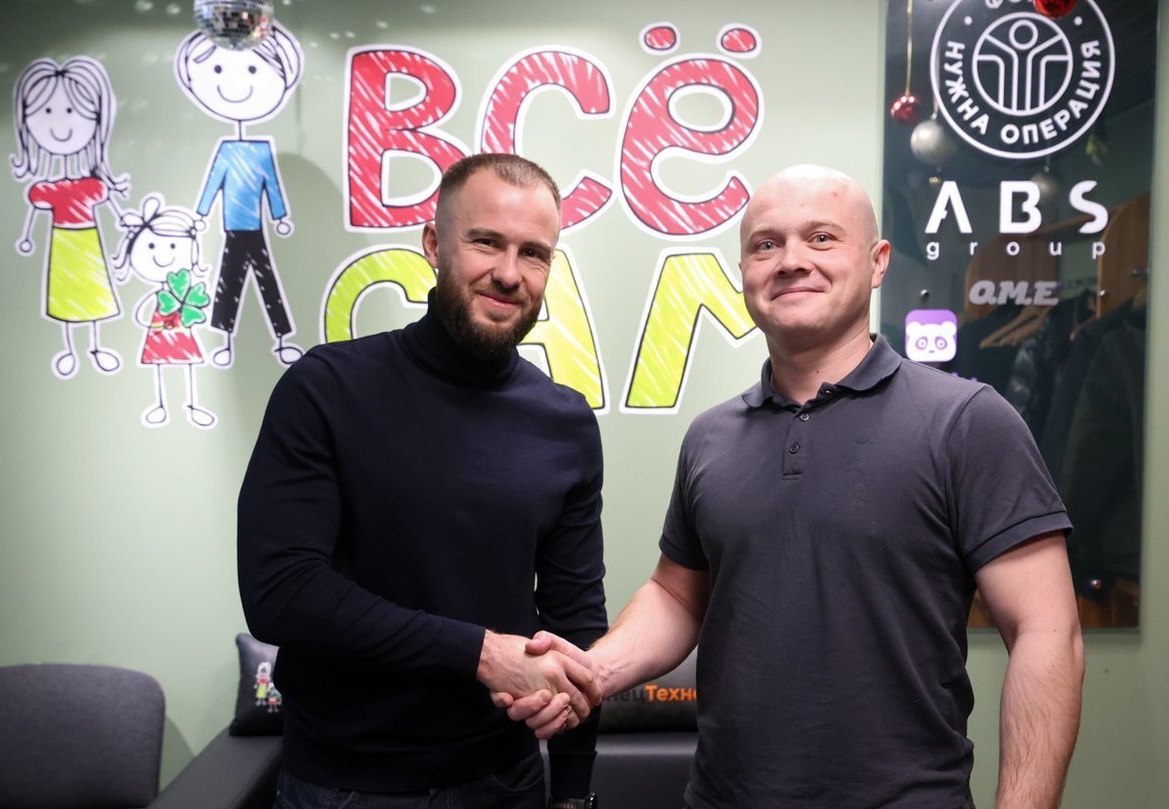 Избивший пешехода арбитр помирился с пострадавшим и выплатил компенсацию Федерация футбола Республики Татарстан сообщила что судья Игорь Захаров и местный житель пошли на мировую Пострадавший пешеход предложил направить компенсацию от арбитра на благотворительные цели красивое завершение истории перед Новым годом Подписывайтесь на РИА Новости Спорт в MAX