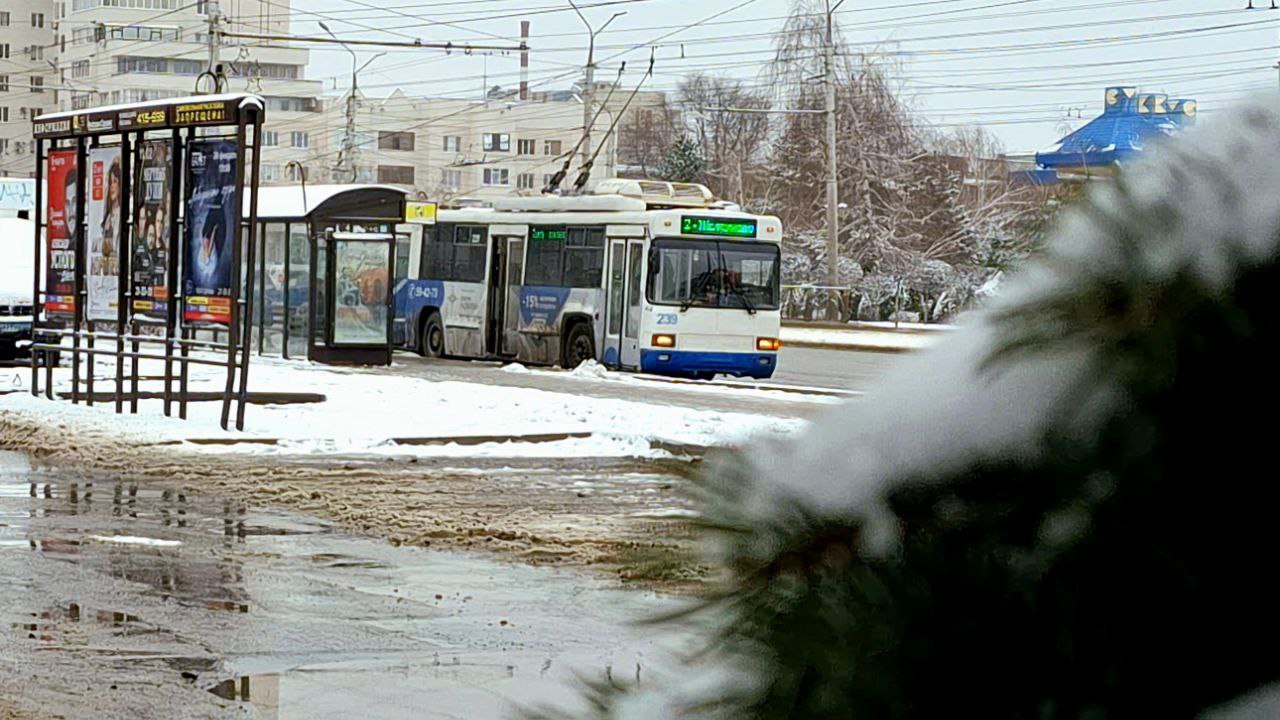 ℹ Сегодня проезд в троллейбусах подорожал до 25 рублей в Ставрополе  Также с 1 февраля на 5 рублей  до 25 рублей  выросли цены на билеты в автобусах №52, 36, 37 и 1.  В "Крайтрансе" назвали повышение стандартным. Рост стоимости проезда связан с общей инфляцией, подорожанием запасных частей, необходимости повысить зарплату сотрудникам предприятия.    Отправить новость   Ставрополье.Главное