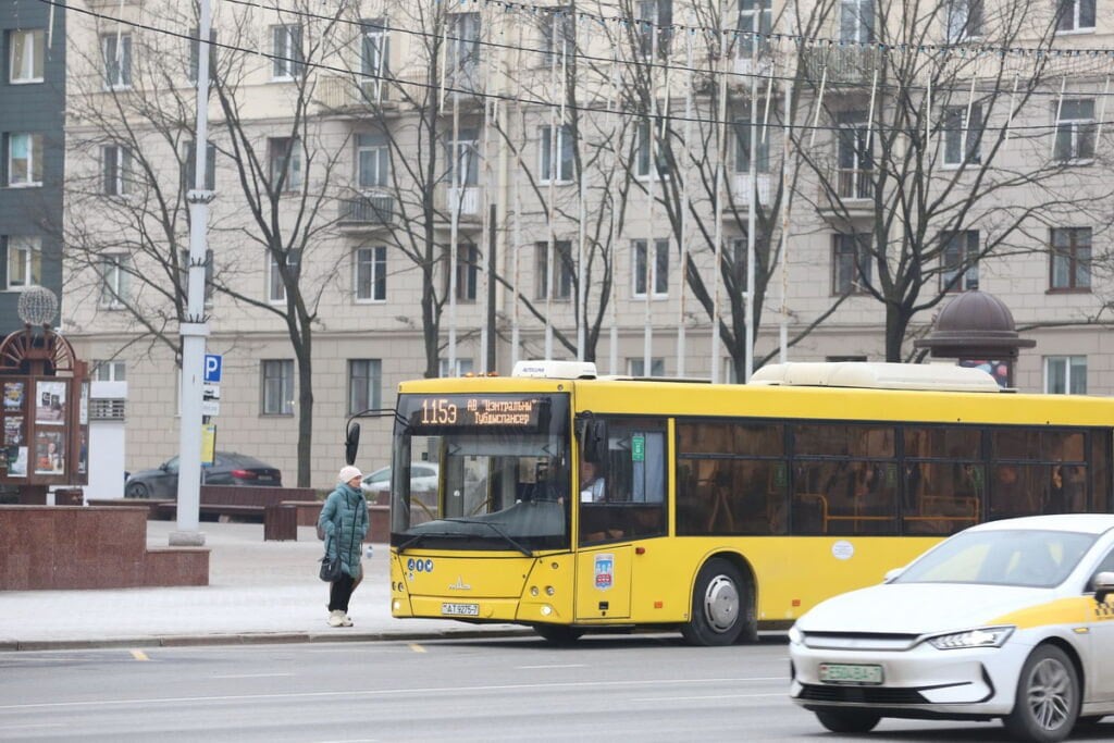 В Минсктрансе рассказали, как будет ходить общественный транспорт 8 марта  В пресс-службе Минсктранса рассказали, как будет работать общественный транспорт 8 марта.  В 2025 году 8 марта выпало на субботу. В этот день автобусы и троллейбусы будут курсировать по графику воскресенья.  «8 марта работа городского пассажирского транспорта будет организована по графику воскресенья», — говорится в сообщении.  #Минск #Транспорт    Подпишись — Минская правда MLYN.by