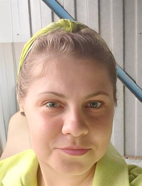 В Ульяновской области разыскивается 33 летняя голубоглазая женщина Волонтеры поискового отряда ЛизаАлерт сообщили что с 7 февраля ведутся поиски жительницы рабочего поселка Мулловка Мелекесского района Ульяновской области Елена Кучкина Игнатюк ушла из дома в бежевой куртке черных сапогах и белой шапке Пропавшая ростом 167 см нормального телосложения со светло русыми волосами и серыми глазами Если вы видели или знаете где находится уроженка нашего региона то сообщите по телефону горячей линии 88007005452 или 112 Также для поисков требуется помощь добровольцев сказали волонтеры