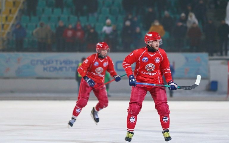 Последний домашний матч года Саяны проиграли Игра завершилась со счетом 1 10 в пользу команды СКА Уральский Трубник из Первоуральска Следующий домашний матч нашей ледовой дружины пройдет уже в новогодние праздники он запланирован на 8 января с новосибирским Сибсельмашем Начало в 13 00 Пока Саяны остаются на последней 12 й строчке турнирной таблицы Суперлиги Фото Министерство спорта Хакасии NotaBene в Telegram Читать в MAX