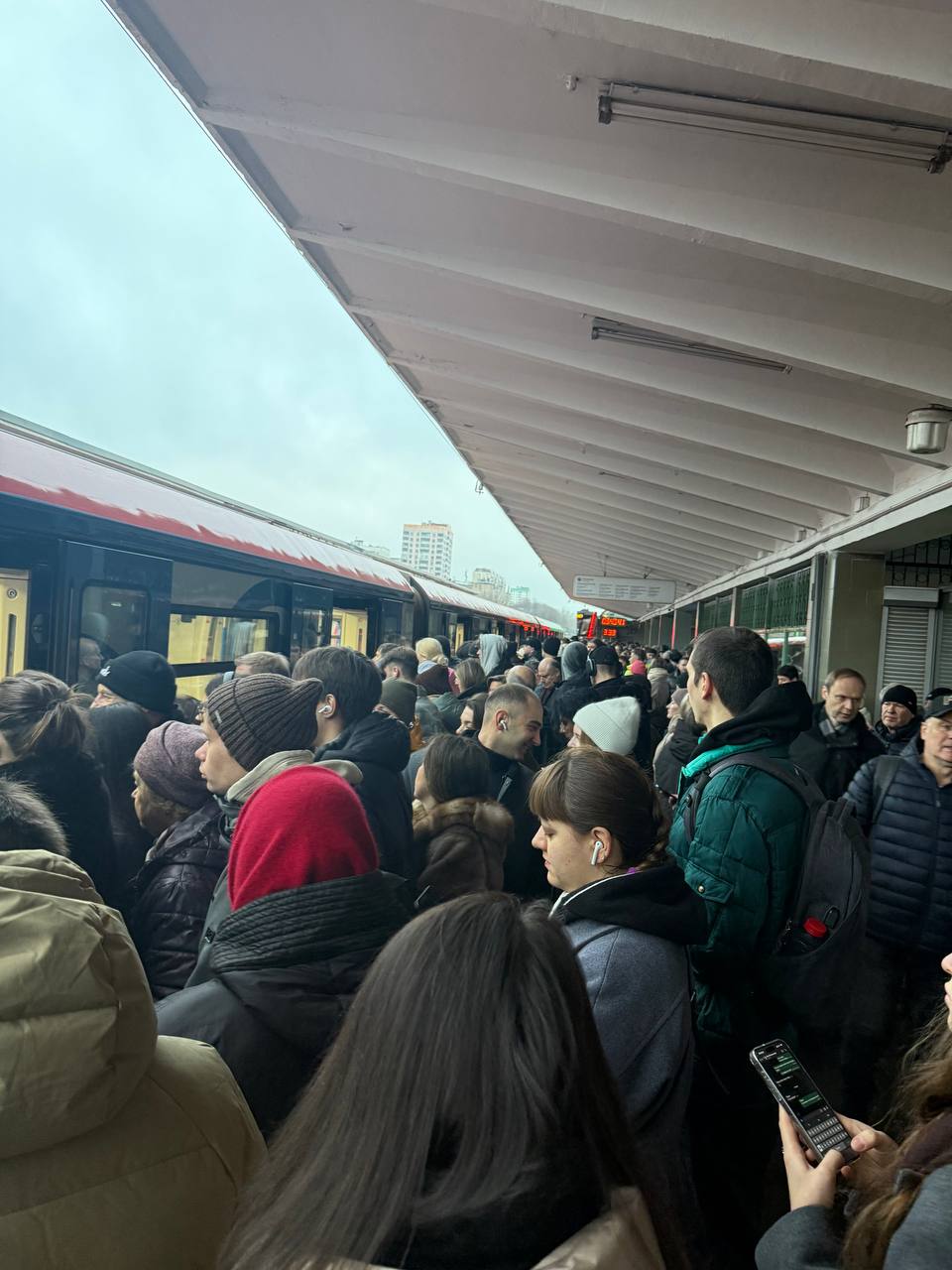 Движение на Таганско Краснопресненской линии метро вводится в график На фото обстановка на станции Выхино Upd Движение в графике Подпишись на Агентство Москва Мы в МАХ