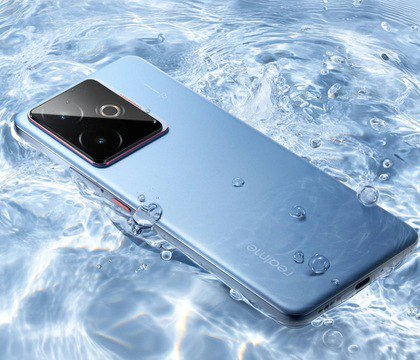 realme выпустит смартфон с батареей на 7500 мА ч в этом году, а позже с аккумулятором на 10 000 мА ч Компания realme представила глобальные версии GT 7 и GT 7T ранее на этой неделе. Устройства получили большие батареи на 7000 мА ч с поддержкой 120-ваттной зарядки по проводу. Однако realme хочет пойти еще дальше и выпустить устройства с еще более емкими аккумуляторами. Читать далее