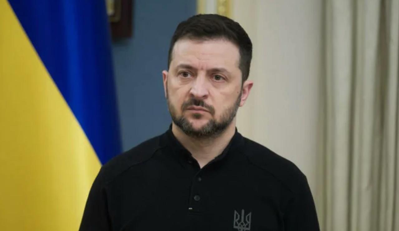 Зеленский «услышал» Путина и Лукашенко и предложил перейти к разговору на уровне лидеров  После заявлений президентов России и Белоруссии на Валааме  особенно об «Орешнике»  Зеленский сказал о готовности к переговорам:    «Мы слышим заявления из России, и если это сигнал об их серьезной готовности закончить войну достойно и установить действительно длительный мир, а не просто попытка выиграть еще время для войны и отсрочку санкций, то Украина еще раз подтверждает свою готовность к встрече на уровне лидеров в любое время».    По его словам, Украина предлагает «перейти от обмена заявлениями и встреч на техническом уровне к уровню разговора лидеров». И подчеркивает: такой формат предлагали США — Киев его поддержал. Теперь «дело за Москвой».  Осташко! Важное   подпишись   #важное