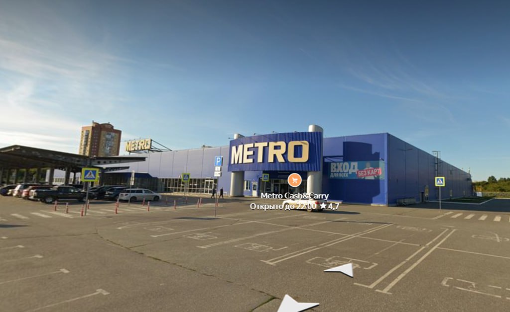 В Омске прекращает работу ТЦ Metro Компания решила закрыть филиал на Черлакском тракте. Второй магазин на проспекте Королёва продолжит свою деятельность. Metro сосредоточит свои усилия на работе с клиентами в оставшемся ТЦ, сообщают «Ведомости». Все клиенты смогут пользоваться услугами компании через два канала: доставку товаров и возможность совершать покупки в действующем магазине. Фото: Яндекс Панорамы