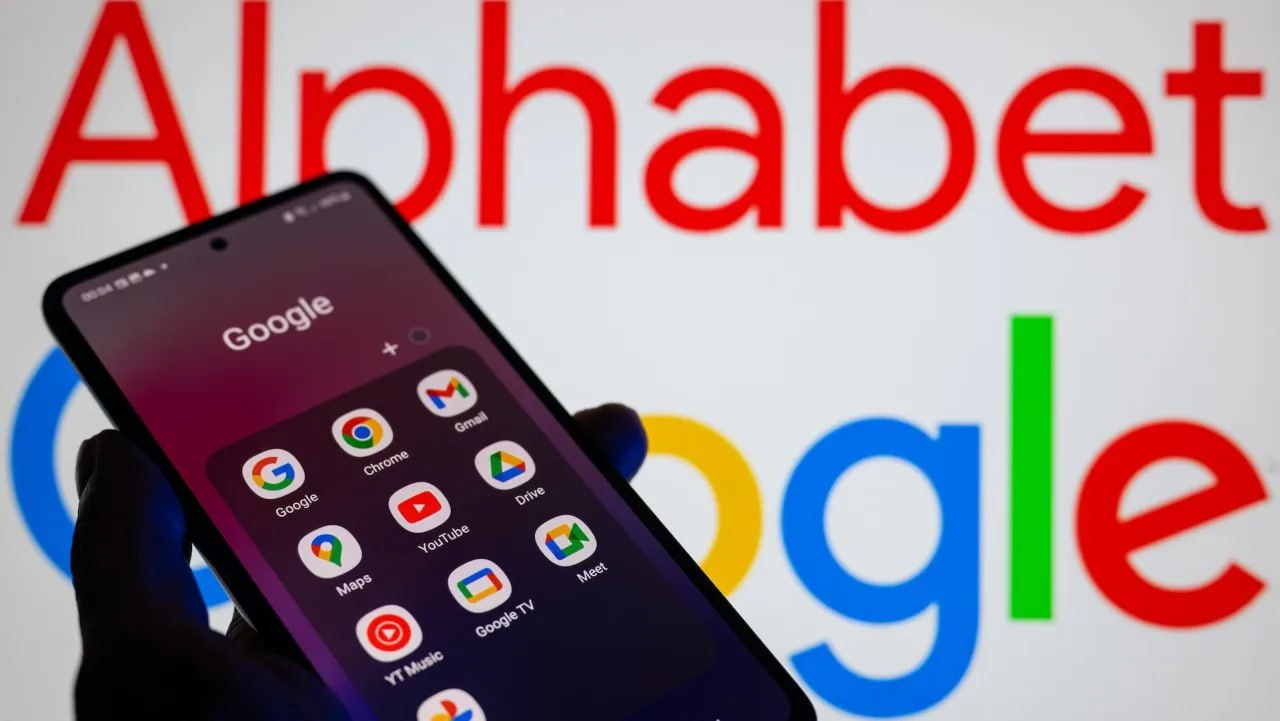 Google AdSense теперь размещает рекламу в чатах с AI-ботами По данным Bloomberg, в начале этого года рекламная сеть Google AdSense начала поддерживать рекламу в чатах пользователей с использованием сторонних чат-ботов на основе искусственного интеллекта. 1 DevHub