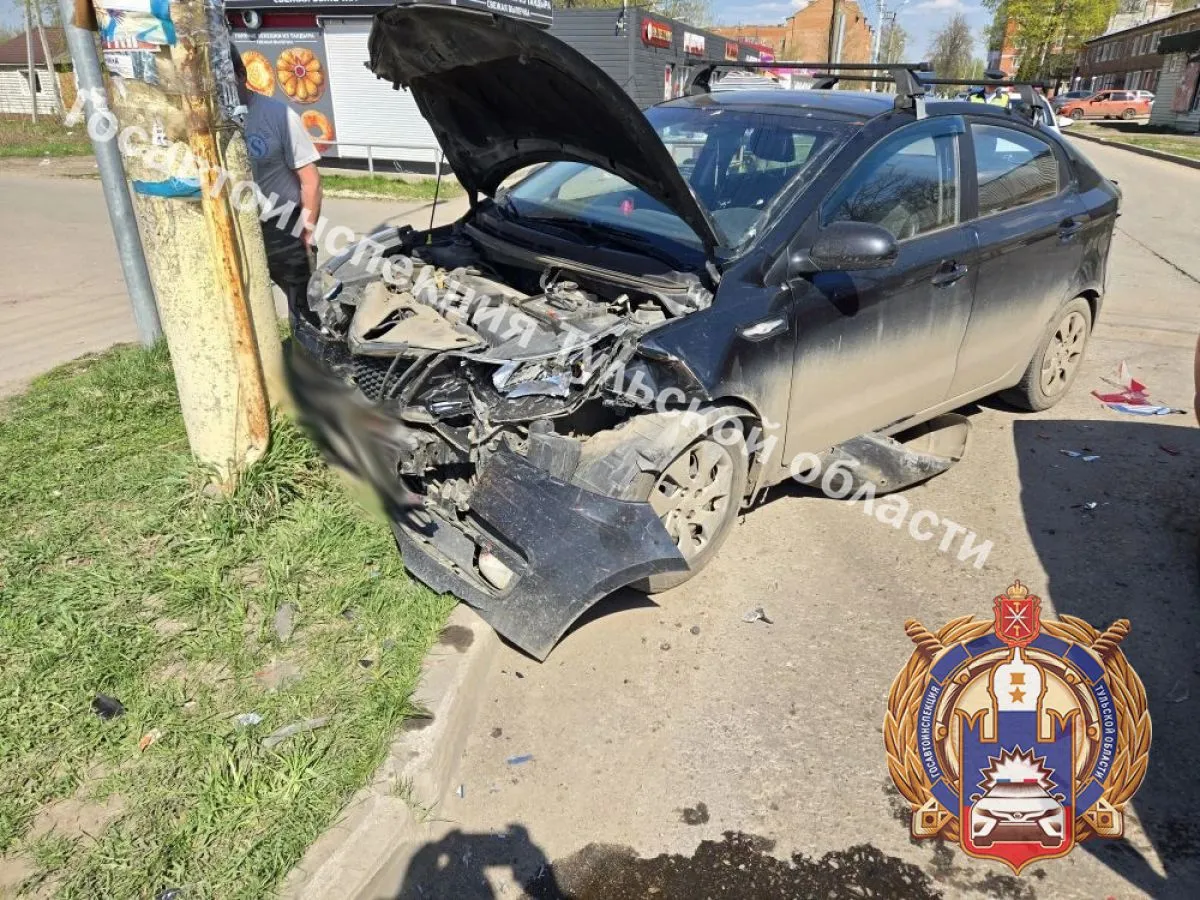 Пострадавшую в ДТП в Узловском районе женщину госпитализировали Как сообщает Госавтоинспекция Тульской области 5 мая в 12 45 на улице Советской в поселке Дубовке Узловского района 44 летняя водитель автомобиля Дэу Нексия нарушила ПДД и не предоставила преимущества в движении Произошло столкновение с автомобилем Киа Рио за рулем которого находился 63 летний мужчина В аварии пострадала пассажир из Киа 65 летнюю женщину доставили в больницу   Если у вас плохо грузятся новости видео и фото посты дублируются в нашем канале в MАХ 1  2   Подпишись на новости
