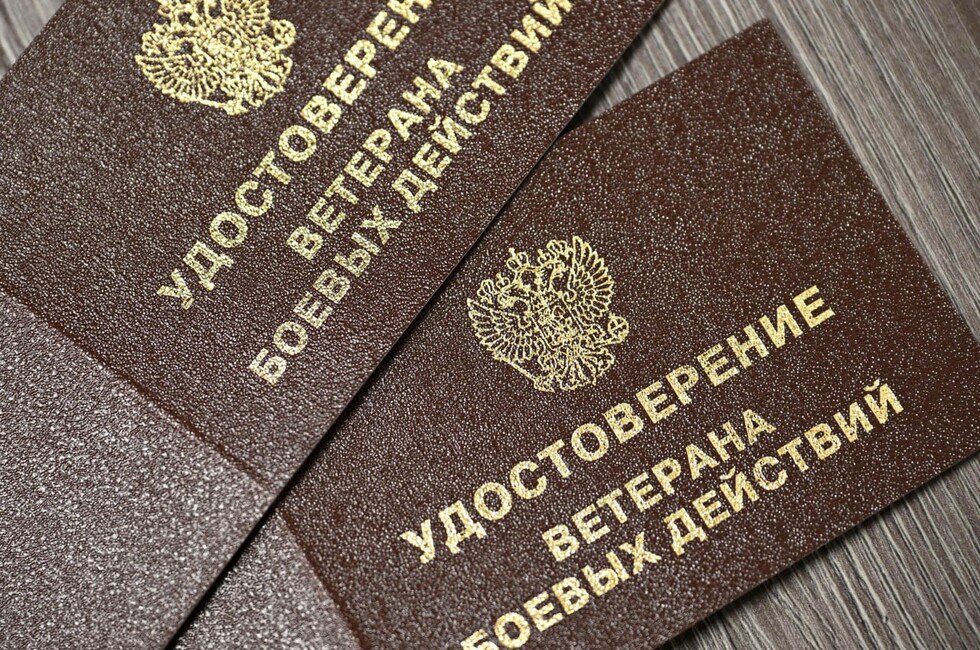 Защитники Отечества помогли ополченцам оформить допвыплаты по инвалидности Речь о единовременной материальной помощи бойцам участвовавшим в боевых действиях на стороне ДНР и ЛНР и ставших впоследствии инвалидами из за ранений травм контузий в рамках реализации указа Президента России Владимира Путина 137 Согласно решению ветераны боевых действий ранее имевшие инвалидность по общему заболеванию после повторной ВКК могут получить выплату от 4 до 6 миллионов рублей В ДНР помощь в подготовке и подаче документов оказывают социальные координаторы республиканского филиала госфонда поддержки участников СВО Читать полностью  Подпишись на нас в MAX