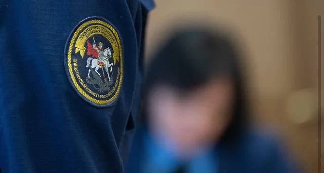 В Башкирии задержана руководитель АНО «Дирекция культурных программ РБ» Гульнара Юрина, сообщает РБК Уфа со ссылкой на собственные источники. По данным издания, ей инкриминируют присвоение или растрату.  Обстоятельства дела изданию неизвестны. Однако в сообщении отмечается, что источники связывают задержание Гульнары Юриной с уголовным делом народного артиста республики, директора государственного концертного зала «Башкортостан» Вильдана Яруллина.  По версии следствия, Вильдан Яруллин в октябре 2023 года заключил договор за 33 млн руб. с аффилированным предпринимателем на подготовку концертной площадки для проведения II Всероссийского открытого конкурса песни «Время героев». Ущерб бюджету республики превысил 9,8 млн руб.  Фото: Олег Харсеев, Коммерсантъ  Подписывайтесь на «Ъ-Уфа» Оставляйте «бусты»