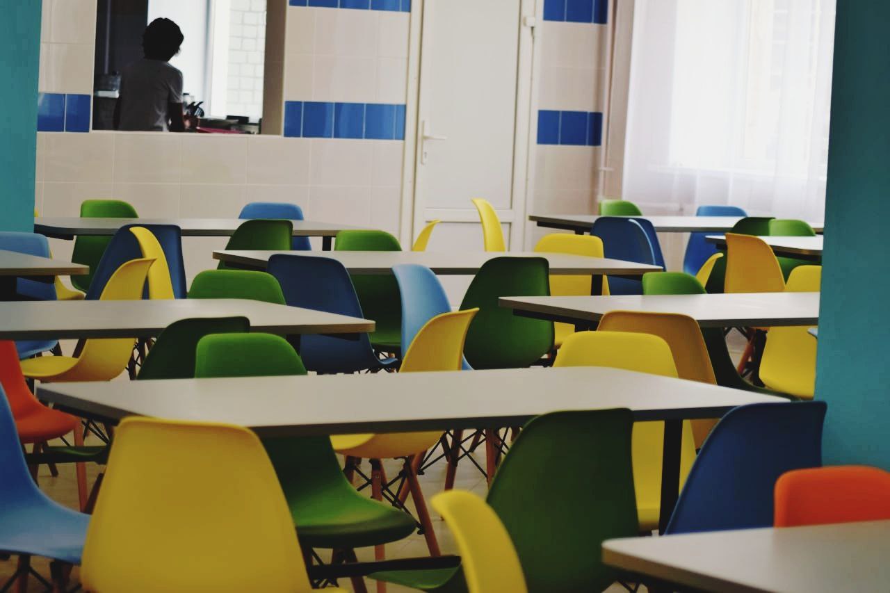 Детские сады и школьное питание с 1 января 2026 года станут бесплатными для детей которые проживают в населенных пунктах с численностью до 100 тысяч человек Ранее сообщалось что в выборку попали 11 городов Теперь же список расширили Аркадак населенные пункты Аркадакского района Аткарск населенные пункты Аткарского района Балашов населенные пункты Балашовского района Вольск населенные пункты Вольского района Ершов населенные пункты Ершовского района Калининск населенные пункты Калининского района Красноармейск населенные пункты Красноармейского района Красный Кут населенные пункты Краснокутского района Маркс населенные пункты Марксовского района Новоузенск населенные пункты Новоузенского района Петровск населенные пункты Петровского района Пугачев населенные пункты Пугачевского района Ртищево населенные пункты Ртищевского района Хвалынск населенные пункты Хвалынского района Александров Гай населенные пункты Александрово Гайского района Базарный Карабулак населенные пункты Базарно Карабулакского района Балтай населенные пункты Балтайского района Воскресенское населенные пункты Воскресенского района Дергачи населенные пункты Дергачевского района Духовницкое населенные пункты Духовницкого района Екатериновка населенные пункты Екатериновского района Ивантеевка населенные пункты Ивантеевского района Горный населенные пункты Краснопартизанского района Лысые Горы населенные пункты Лысогорского района Мокроус населенные пункты Федоровского района Новые Бурасы населенные пункты Новобурасского района Озинки населенные пункты Озинского района Перелюб населенные пункты Перелюбского района Питерка населенные пункты Питерского района Ровное населенные пункты Ровенского района Романовка населенные пункты Романовского района Самойловка населенные пункты Самойловского района Степное населенные пункты Советского района Татищево населенные пункты Татищевского района Турки населенные пункты Турковского района город Шиханы ЗАТО Светлый поселок Михайловский Гагаринский район Саратова Сельские населенные пункты и поселки Балаковского района Сельские населенные пункты и поселки Энгельсского района Читать на сайте саратов саратовскаяобласть