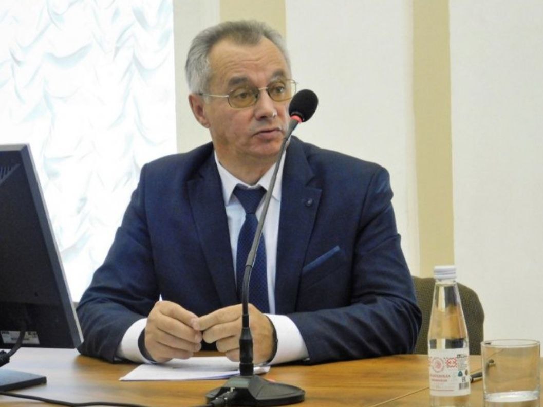 Вадим Цепа вновь меняет место работы. В феврале 2025 года он получил назначение в Законодательное собрание Вологодской области, где возглавил Аппарат областного парламента. Теперь же переходит в администрацию Вологды заместителем мэра Андрея Накрошаева. Напомним, что в период с августа 2017 года по март 2021 года он уже был замом мэра Вологды по социальным вопросам. Однако в 2021 года перешел заместителем руководителя Администрации Вологодского муниципального района. И вот теперь вновь возвращается в администрациию Вологды.