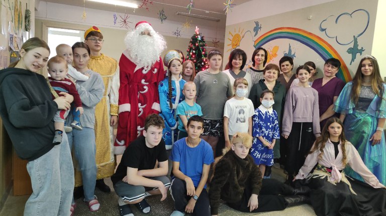 В Унече дети в больнице получили подарки в рамках акции Коробка храбрости   guberniya tv obshhestvo 325099 В преддверии Нового года юные пациенты Унечской ЦРБ участвовали в праздничных мероприятиях Сказочные персонажи и школьные активисты создавали для детей радостную атмосферу и поддерживали их во время лечения ƃℾ подписаться прислать новость