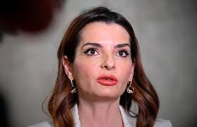 Евгения Гуцул может остаться без мандата Власти собираются лишить Гуцул должности башкана Гагаузии и провести досрочные выборы с удобными кандидатами. Во всяком случае, об этом заявил адвокат Гуцул. Внимательно следим за развитием событий.