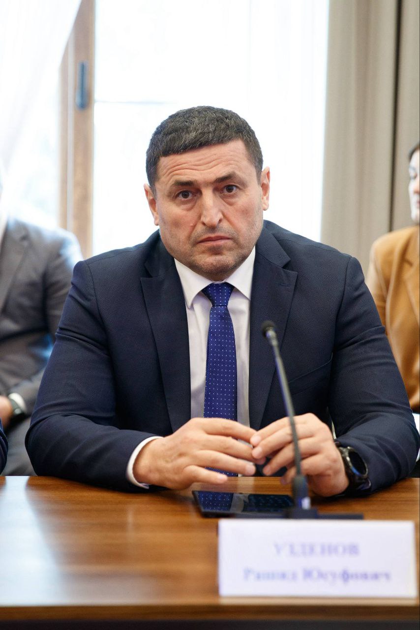 На должность и о Министра строительства и жилищно коммунального хозяйства Карачаево Черкесии назначен Рашид Узденов ранее занимавший должность министра физической культуры и спорта