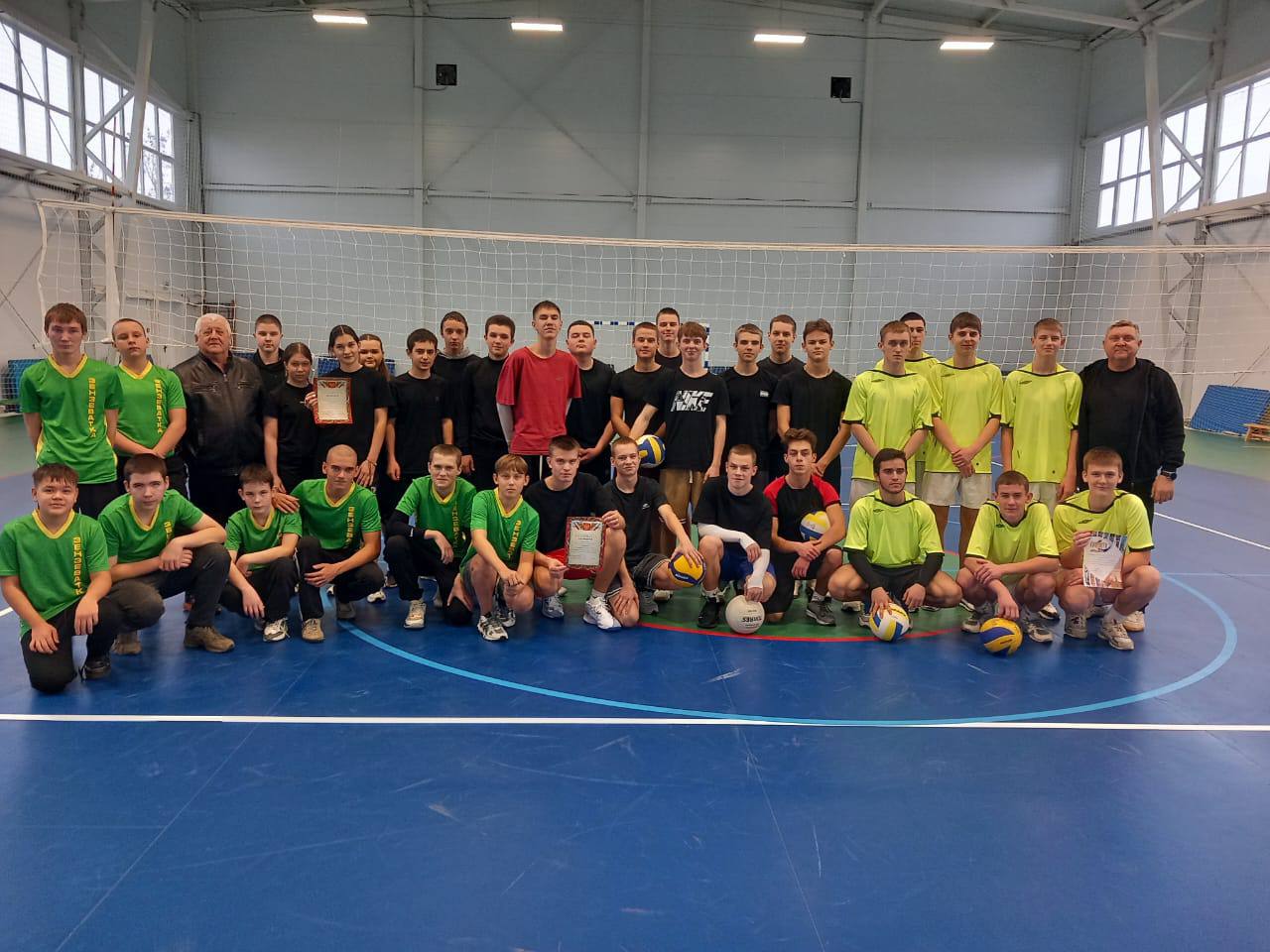 В универсальном спортивном зале МОУ ДО Ольховская ДЮСШ прошёл муниципальный этап 35 Спартакиады обучающихся общеобразовательных организаций Ольховского муниципального района по волейболу среди юношей В соревнованиях приняли участие 4 е команды Ребята играли с самоотдачей за каждый выигранный мяч шла борьба Показав хорошую игру 1 е место завоевали волейболисты МКОУ Солодчинская СШ На 2 м месте Ольховские ребята 3 е место у спортсменов из МКОУ Октябрьская СШ На 4 м месте Зензеватские школьники Подготовили и провели соревнования сотрудники МОУ ДО Ольховская ДЮСШ и учителя физической культуры МБОУ Ольховская СШ Подписывайтесь на нас в МАХ