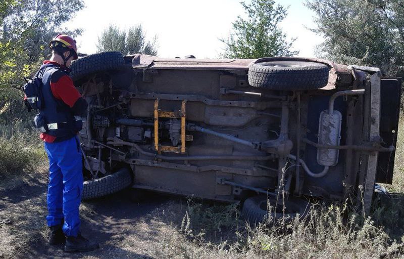 Перевернувшийся автомобиль придавил тело водителя   www syzran small ru news 96428 Подписаться на канал МС syzransmall